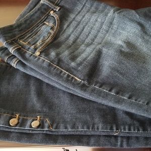 NWOT 1822 cropped jeans